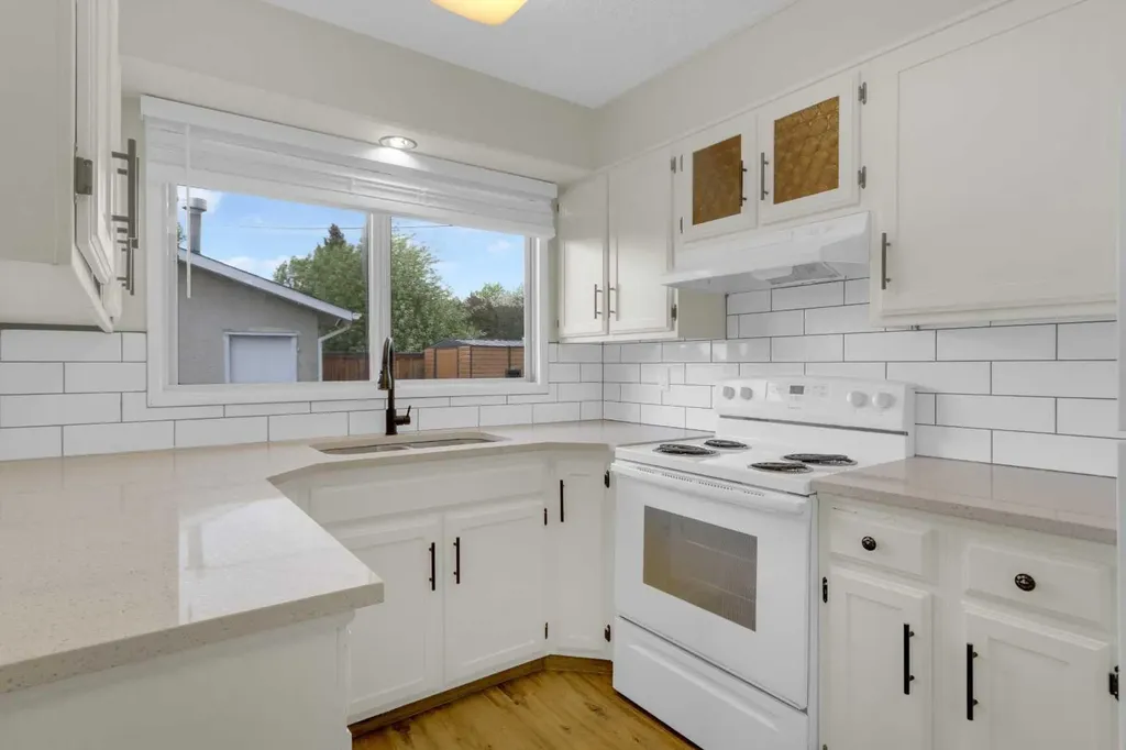 452 Queen Alexandra Way SE Calgary AB T2J 3P1
