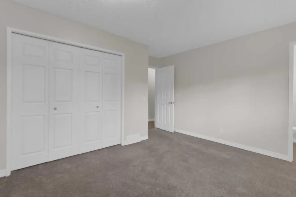 452 Queen Alexandra Way SE Calgary AB T2J 3P1