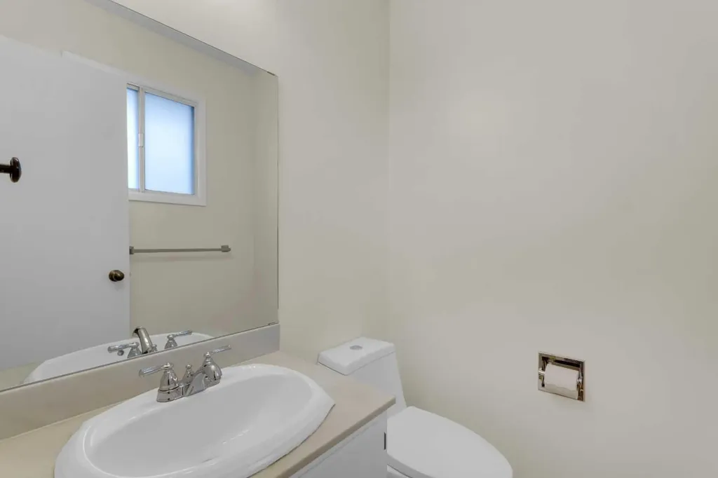 452 Queen Alexandra Way SE Calgary AB T2J 3P1