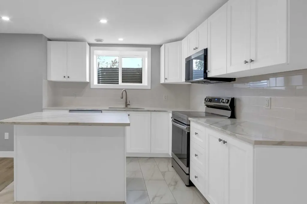 452 Queen Alexandra Way SE Calgary AB T2J 3P1