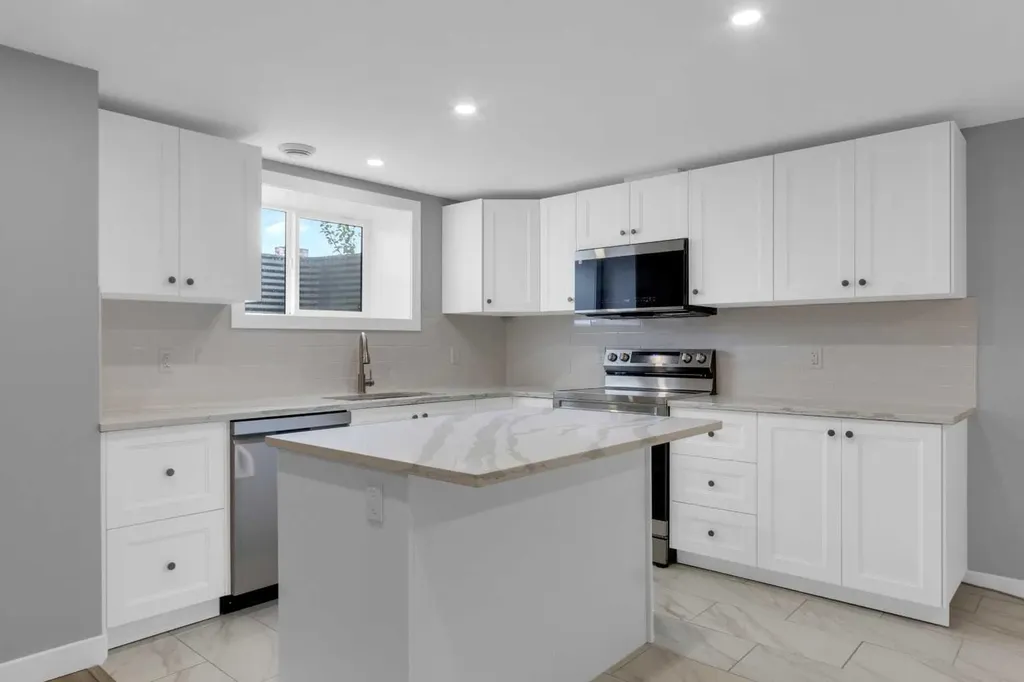 452 Queen Alexandra Way SE Calgary AB T2J 3P1