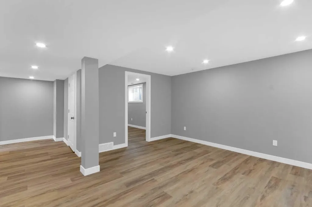 452 Queen Alexandra Way SE Calgary AB T2J 3P1