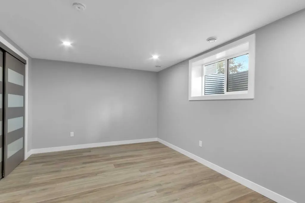 452 Queen Alexandra Way SE Calgary AB T2J 3P1