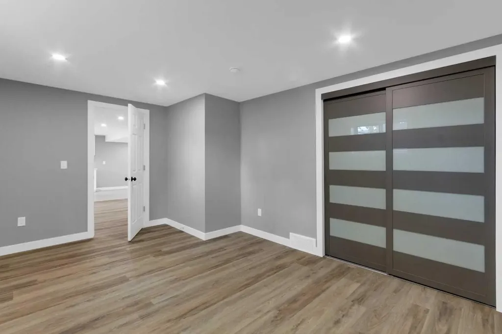452 Queen Alexandra Way SE Calgary AB T2J 3P1