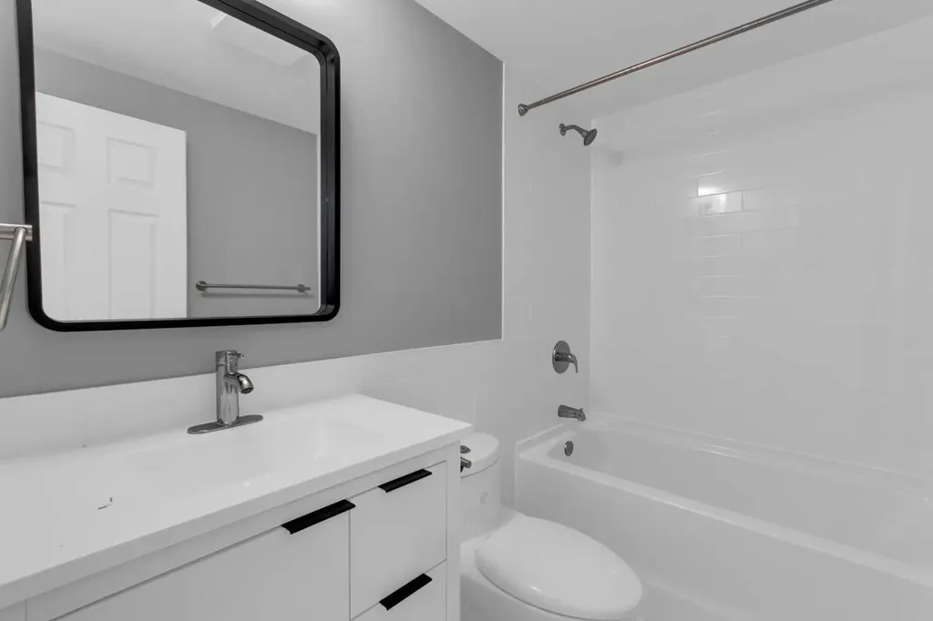 452 Queen Alexandra Way SE Calgary AB T2J 3P1
