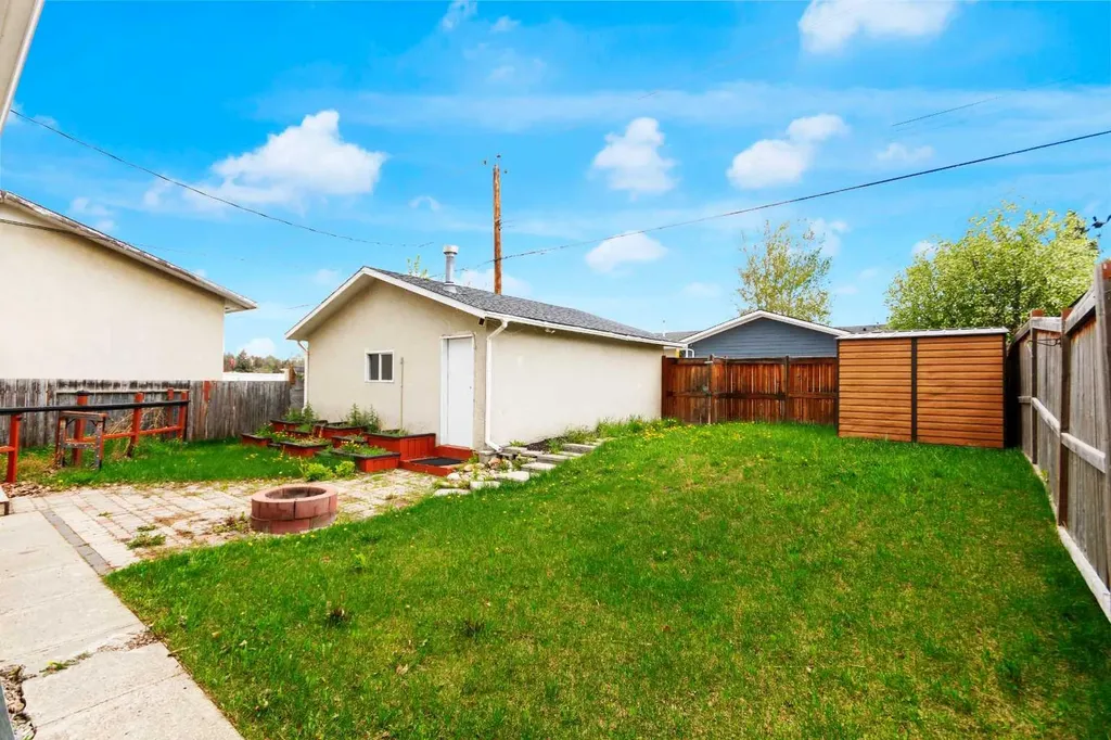 452 Queen Alexandra Way SE Calgary AB T2J 3P1