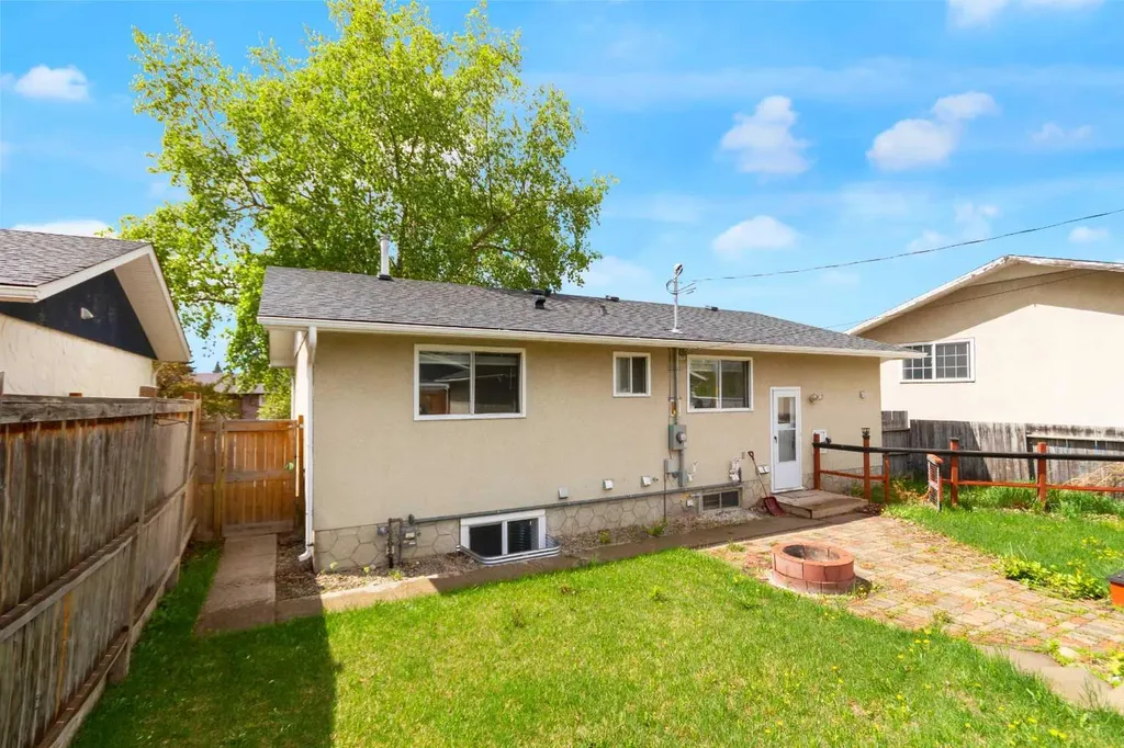 452 Queen Alexandra Way SE Calgary AB T2J 3P1