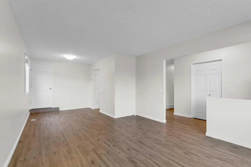 452 Queen Alexandra Way SE Calgary AB T2J 3P1
