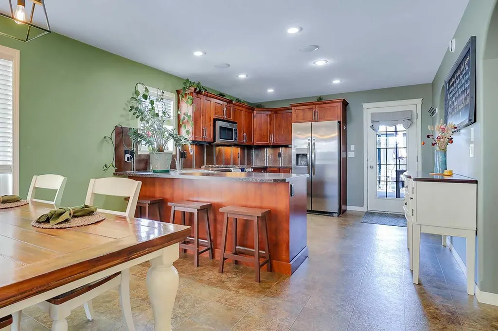 284 Vanson Close Red Deer AB T4R 0G6