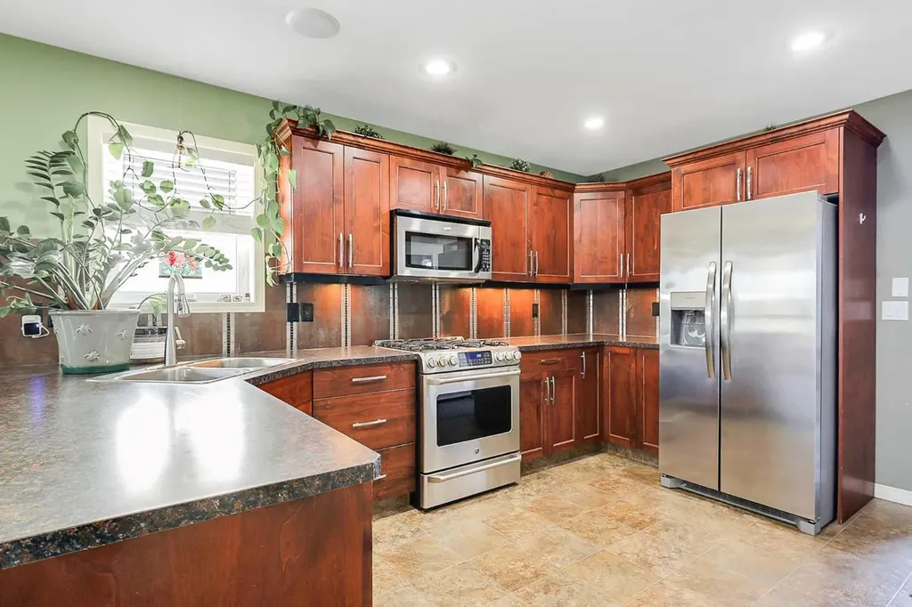 284 Vanson Close Red Deer AB T4R 0G6