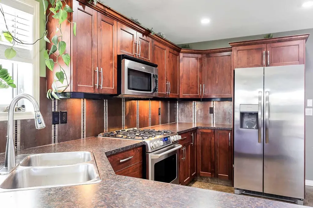 284 Vanson Close Red Deer AB T4R 0G6