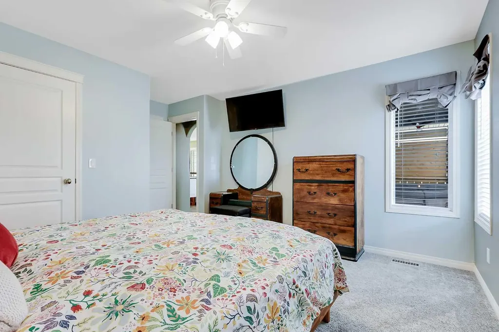 284 Vanson Close Red Deer AB T4R 0G6