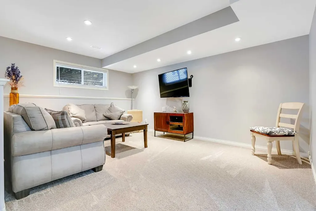 284 Vanson Close Red Deer AB T4R 0G6