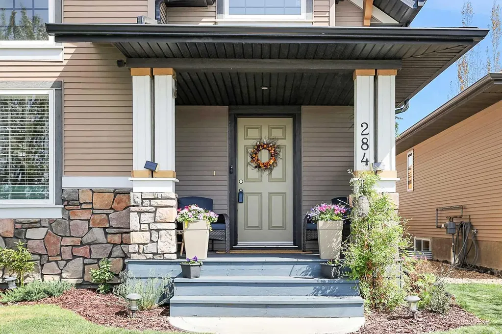 284 Vanson Close Red Deer AB T4R 0G6
