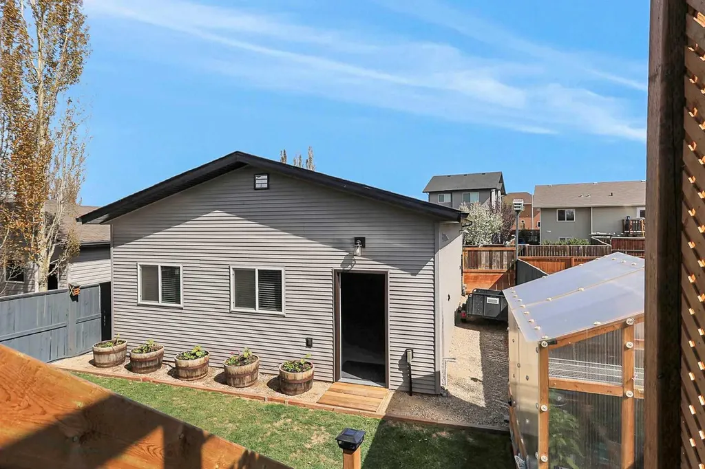 284 Vanson Close Red Deer AB T4R 0G6