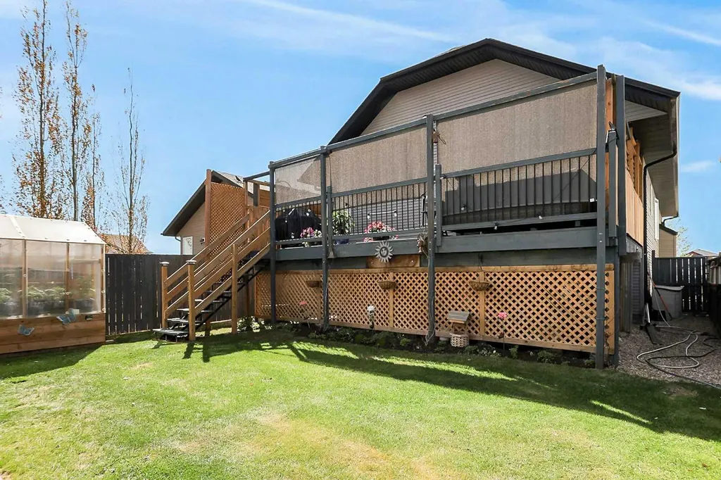284 Vanson Close Red Deer AB T4R 0G6