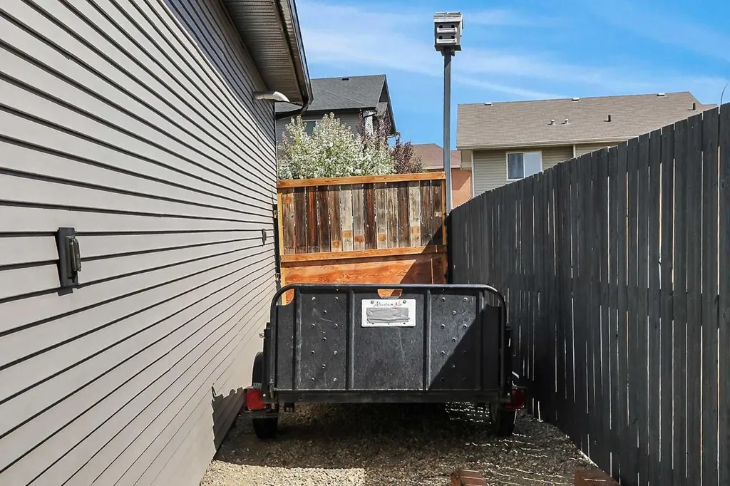 284 Vanson Close Red Deer AB T4R 0G6