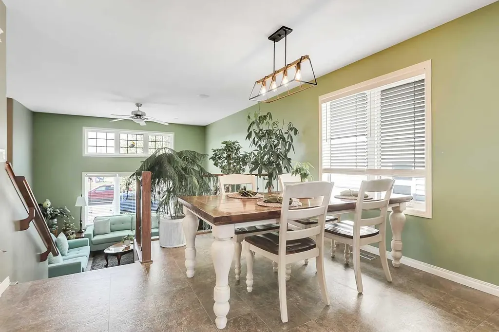 284 Vanson Close Red Deer AB T4R 0G6
