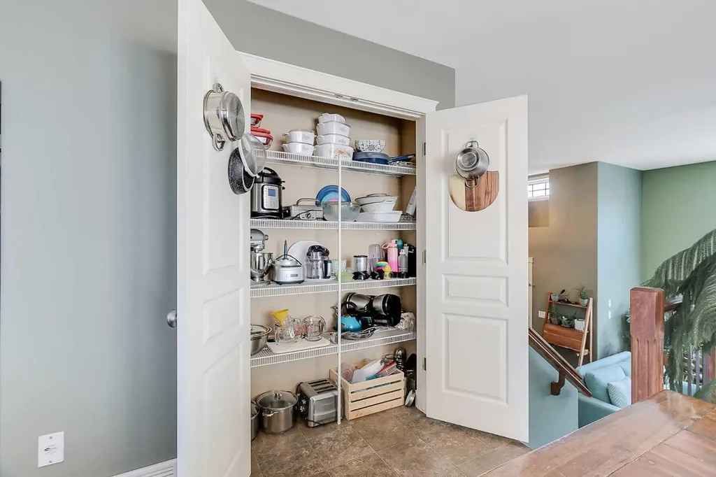 284 Vanson Close Red Deer AB T4R 0G6