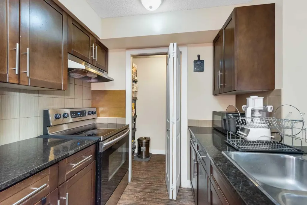 7110 80 Avenue NE Calgary AB T3J 0N4