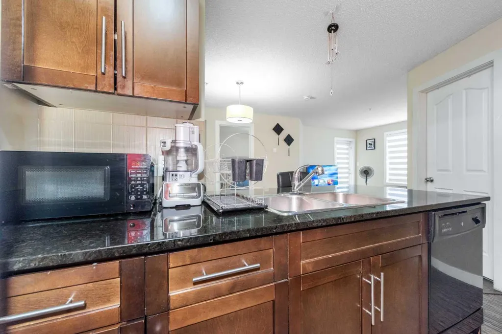 7110 80 Avenue NE Calgary AB T3J 0N4