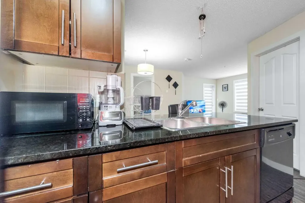 7110 80 Avenue NE Calgary AB T3J 0N4