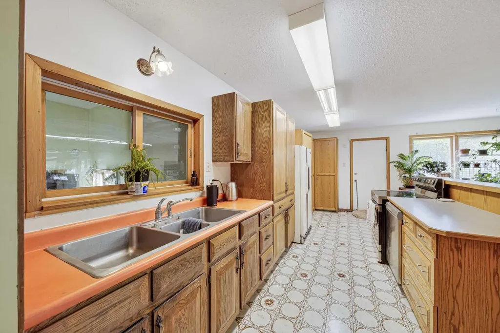 12145 21ave Blairmore AB T0K0E0