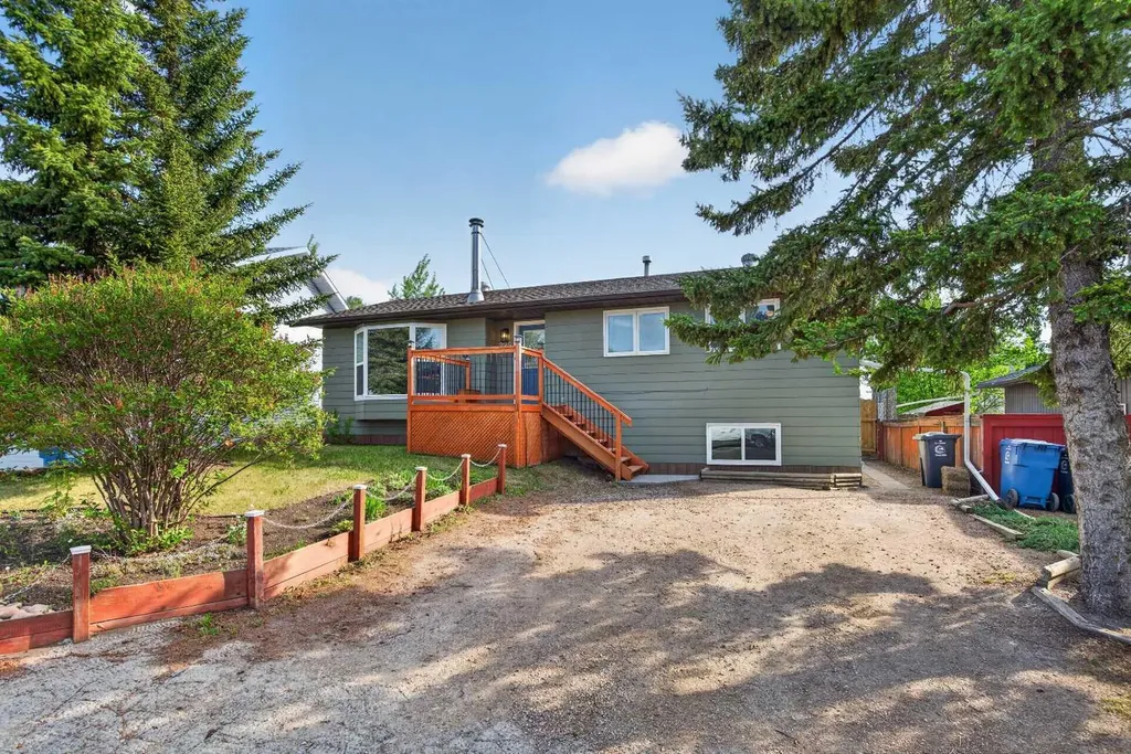 225 9 Street SE Three Hills AB T0M 2A0
