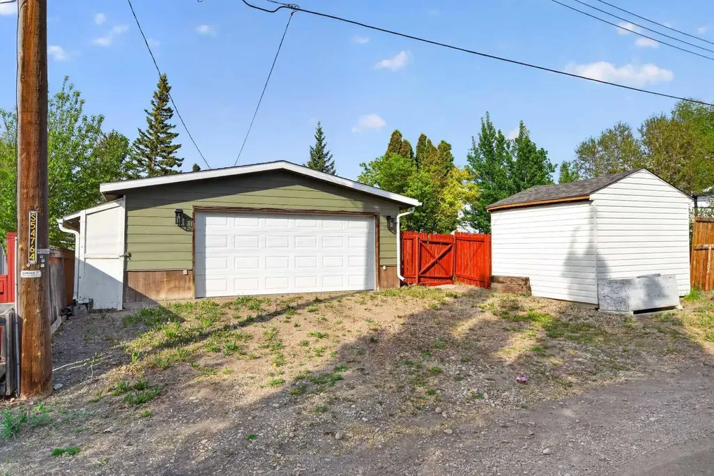 225 9 Street SE Three Hills AB T0M 2A0