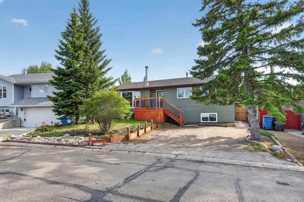 225 9 Street SE Three Hills AB T0M 2A0