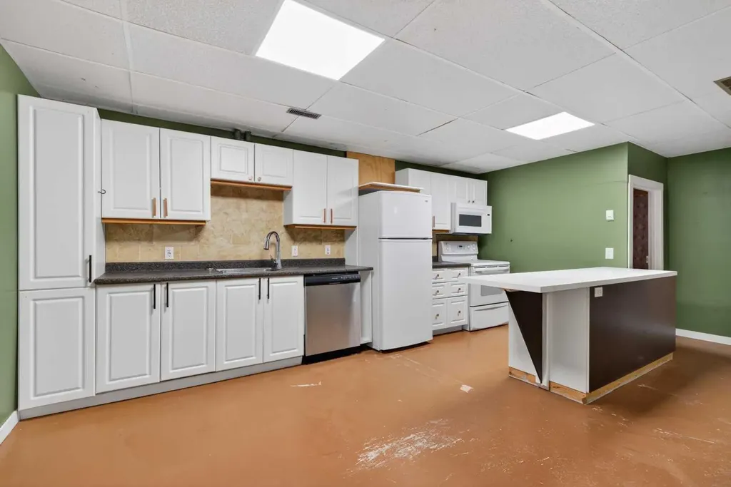225 9 Street SE Three Hills AB T0M 2A0