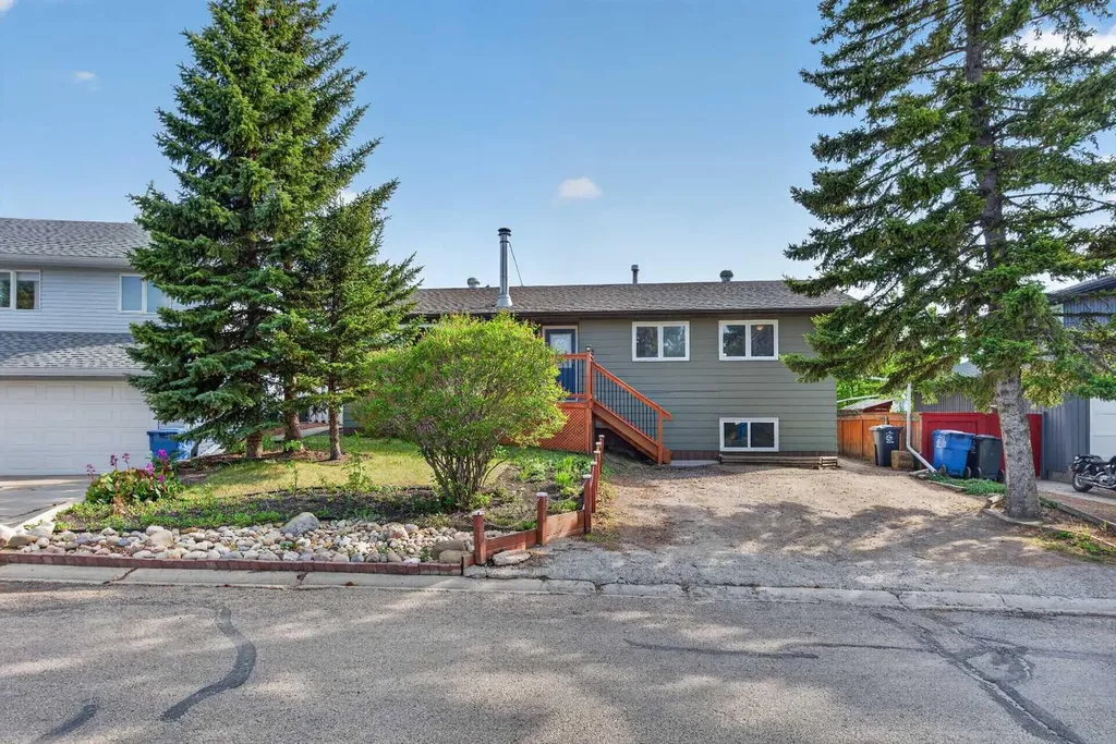 225 9 Street SE Three Hills AB T0M 2A0
