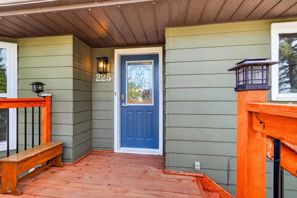 225 9 Street SE Three Hills AB T0M 2A0