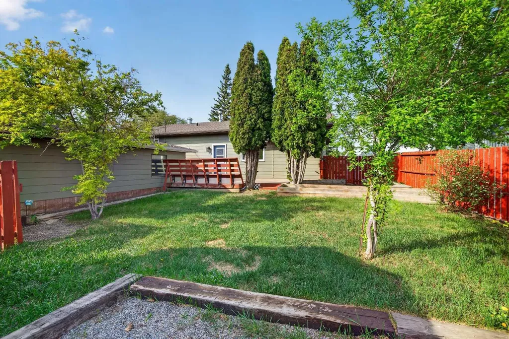 225 9 Street SE Three Hills AB T0M 2A0