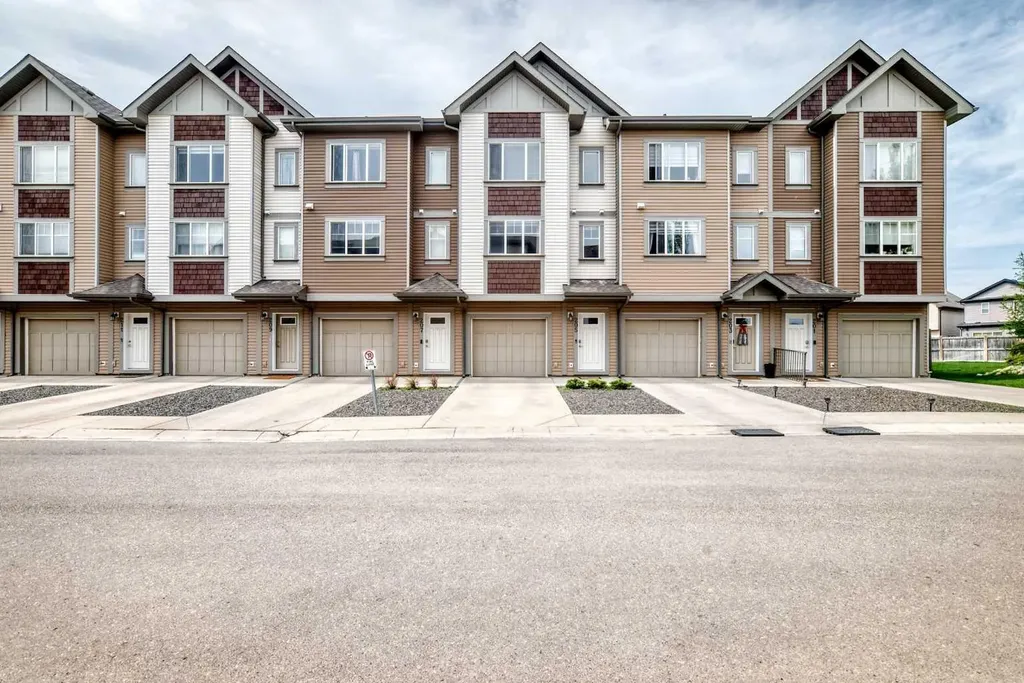 205 Copperpond Row SE Calgary AB T2Z 1H3