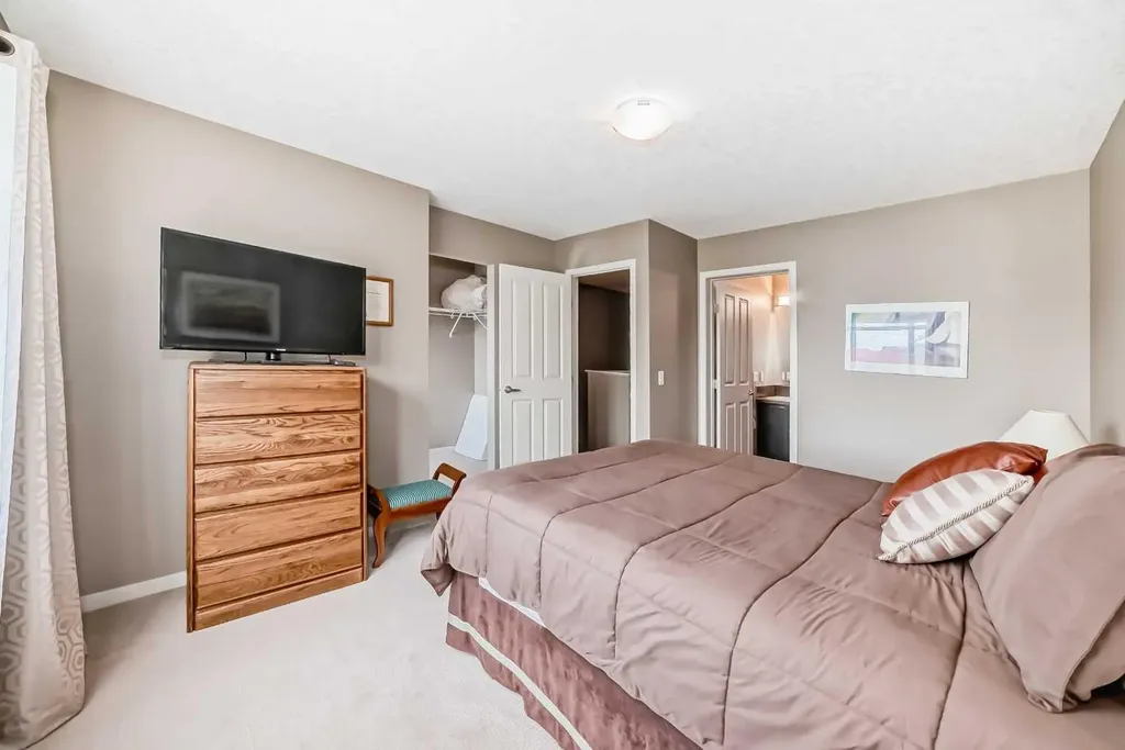 205 Copperpond Row SE Calgary AB T2Z 1H3