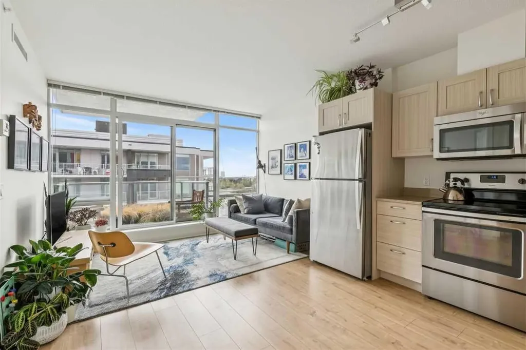 10 Brentwood Common NW Calgary AB T2L 2L6