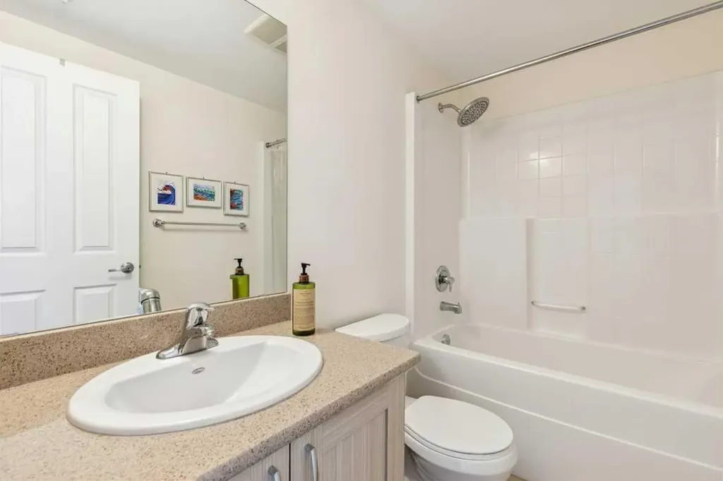 10 Brentwood Common NW Calgary AB T2L 2L6