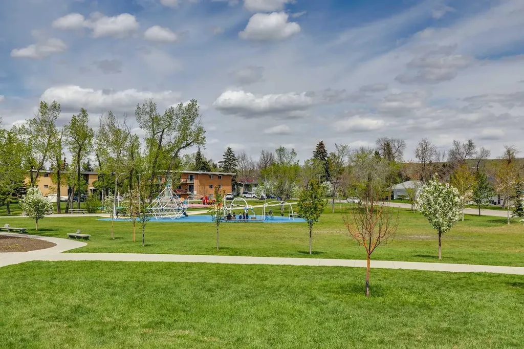 10 Brentwood Common NW Calgary AB T2L 2L6