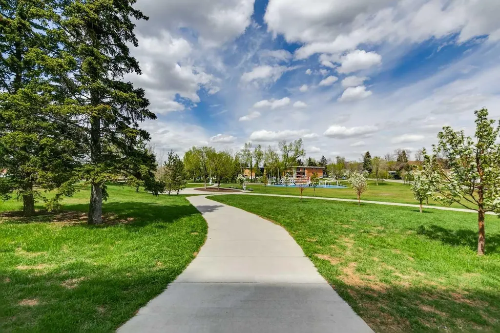 10 Brentwood Common NW Calgary AB T2L 2L6
