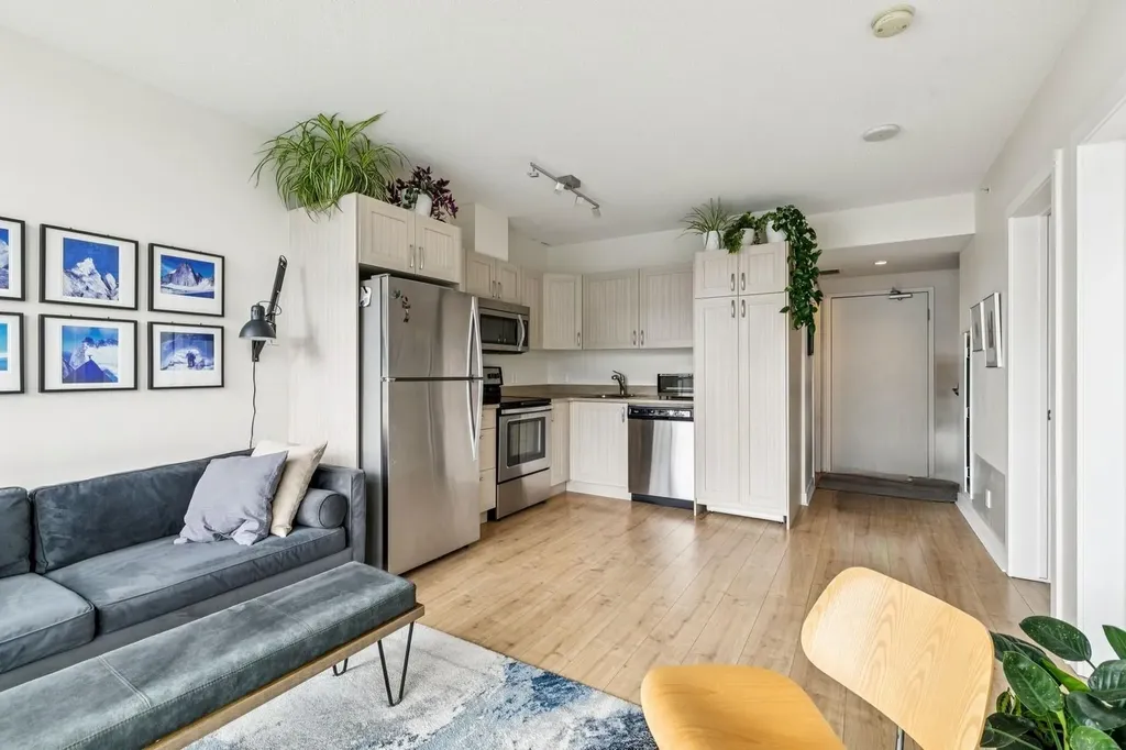 10 Brentwood Common NW Calgary AB T2L 2L6