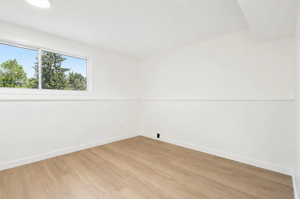 1701 48 Street SE Calgary AB T2A 5C2