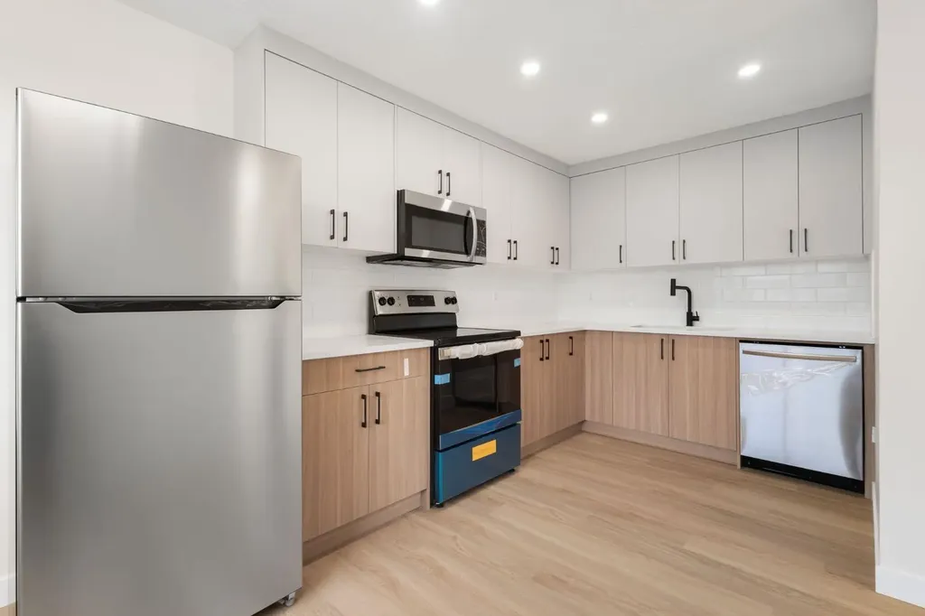 1701 48 Street SE Calgary AB T2A 5C2