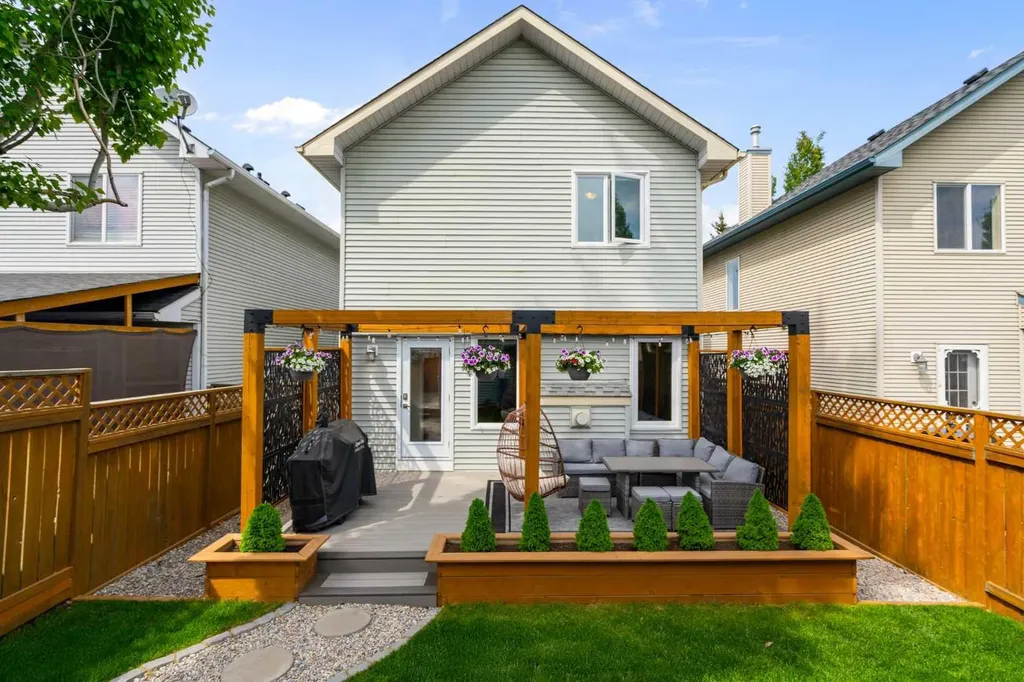 148 Cramond Crescent SE Calgary AB T3M 1B9