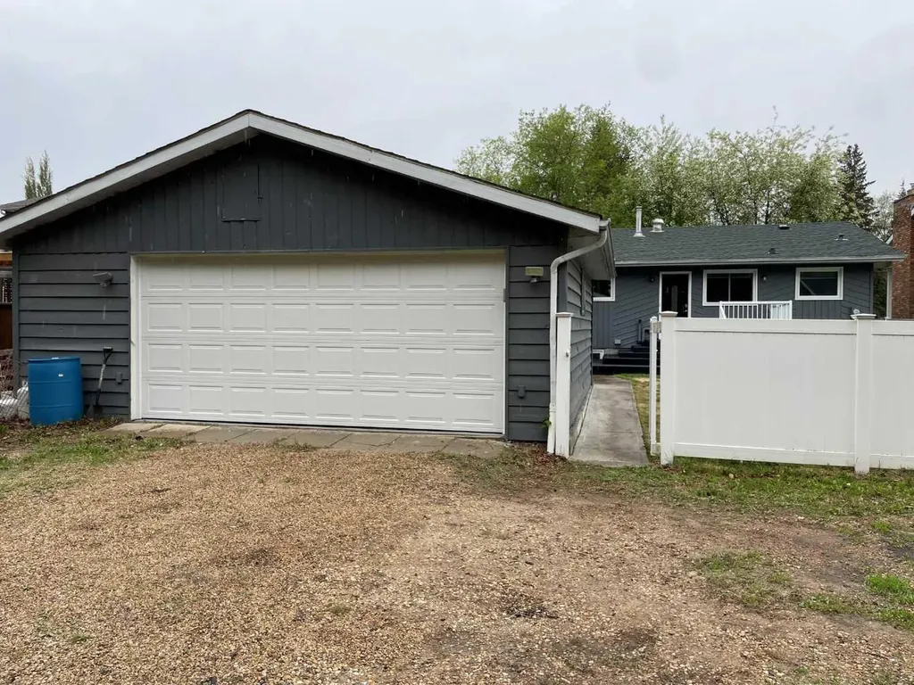 77 Feero Drive Whitecourt AB T7S 1E7