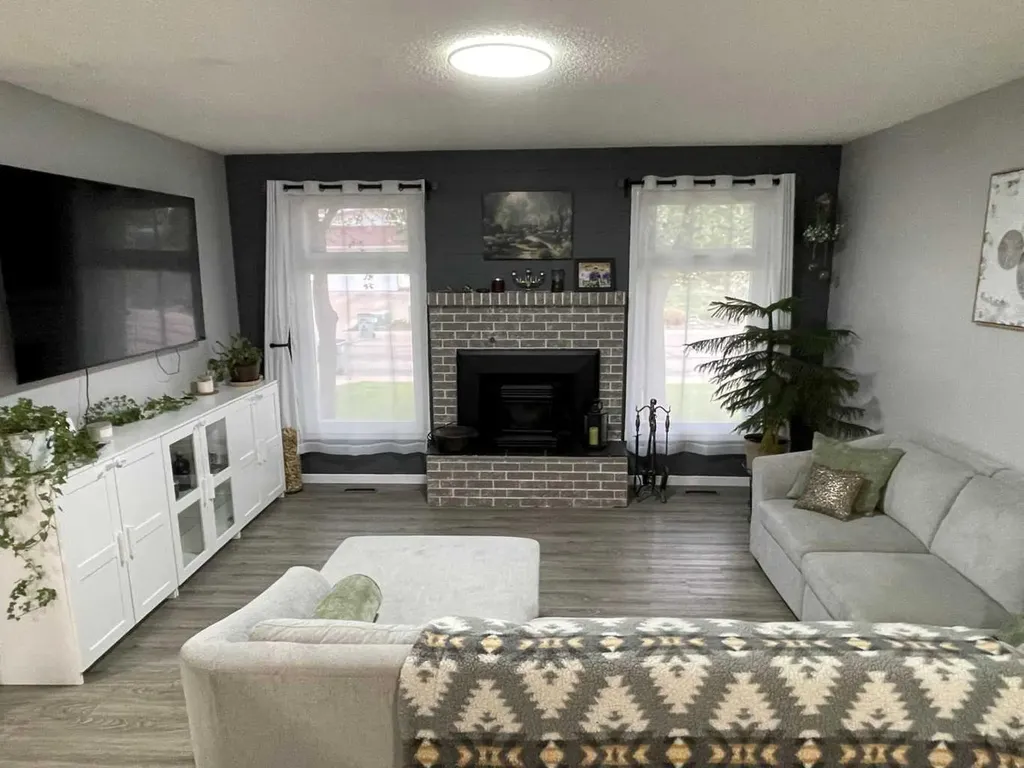 77 Feero Drive Whitecourt AB T7S 1E7