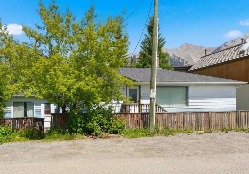 906 Main Street Canmore AB T1W1P3