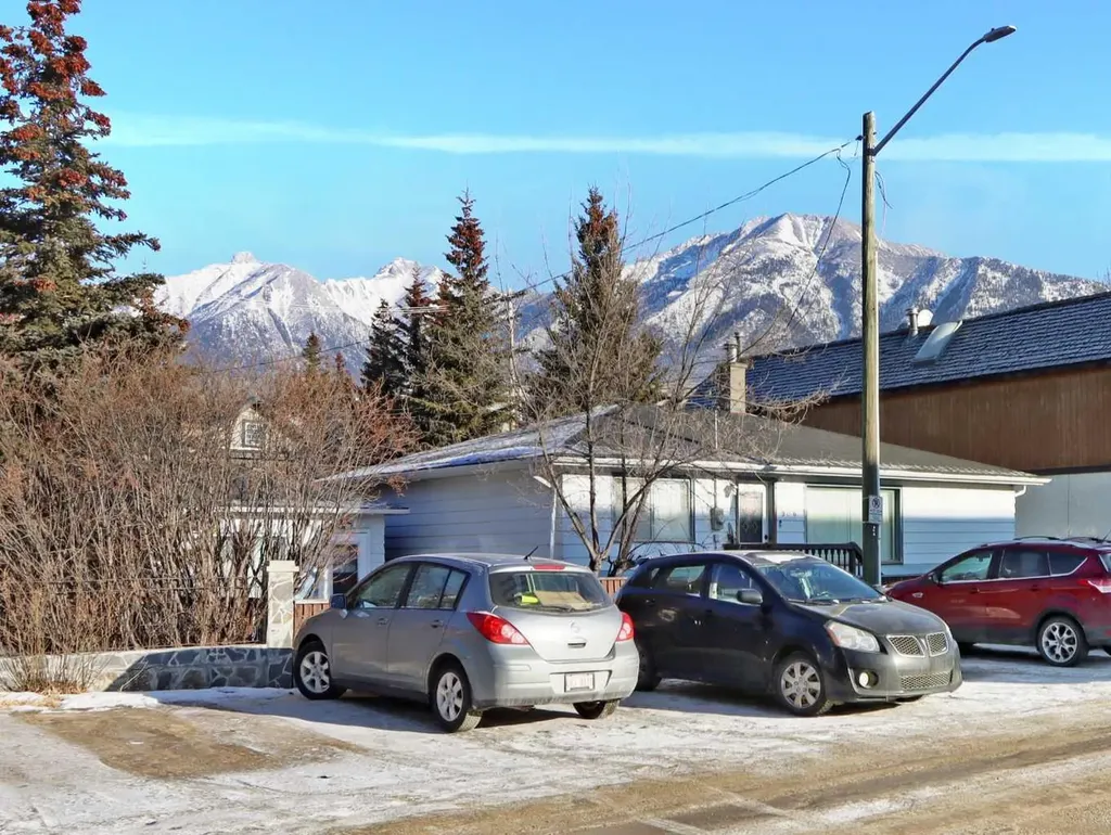 906 Main Street Canmore AB T1W1P3