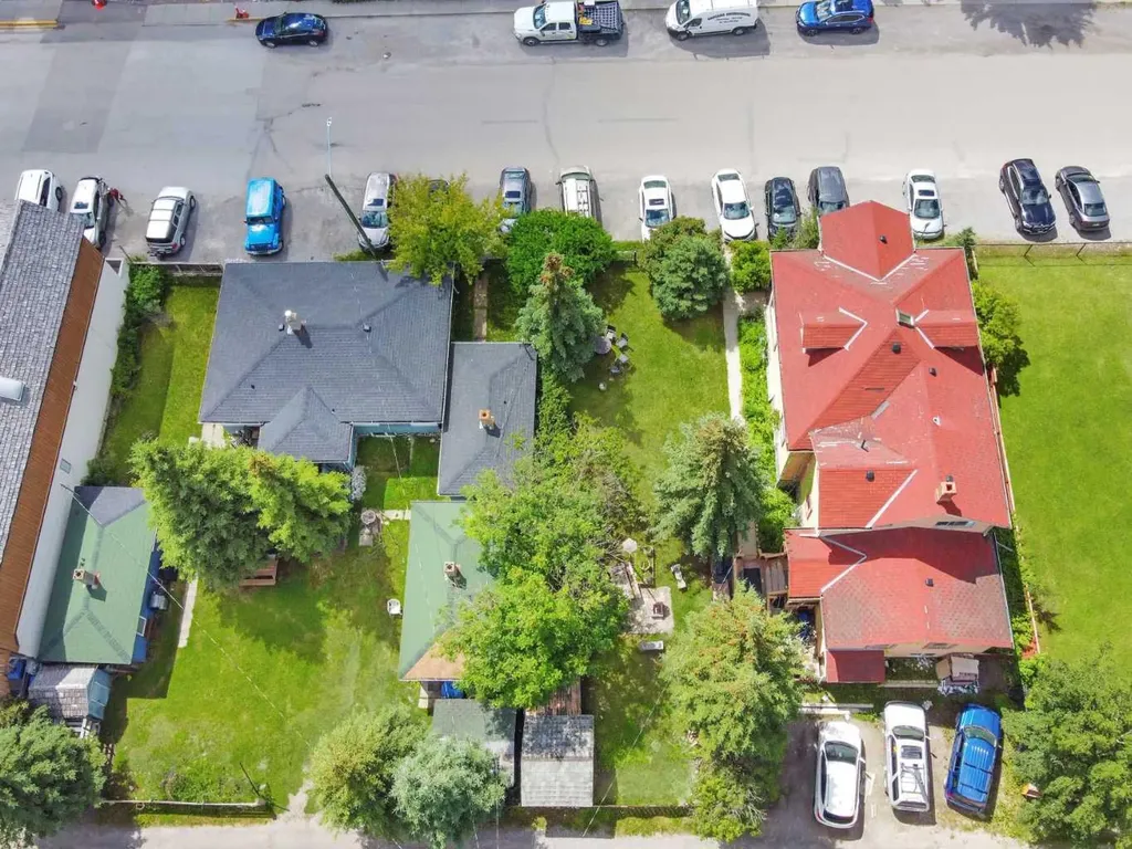 906 Main Street Canmore AB T1W1P3