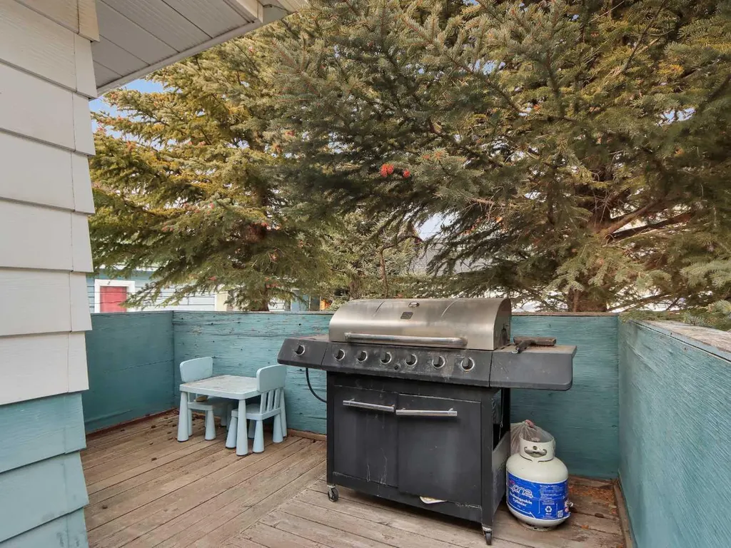 906 Main Street Canmore AB T1W1P3